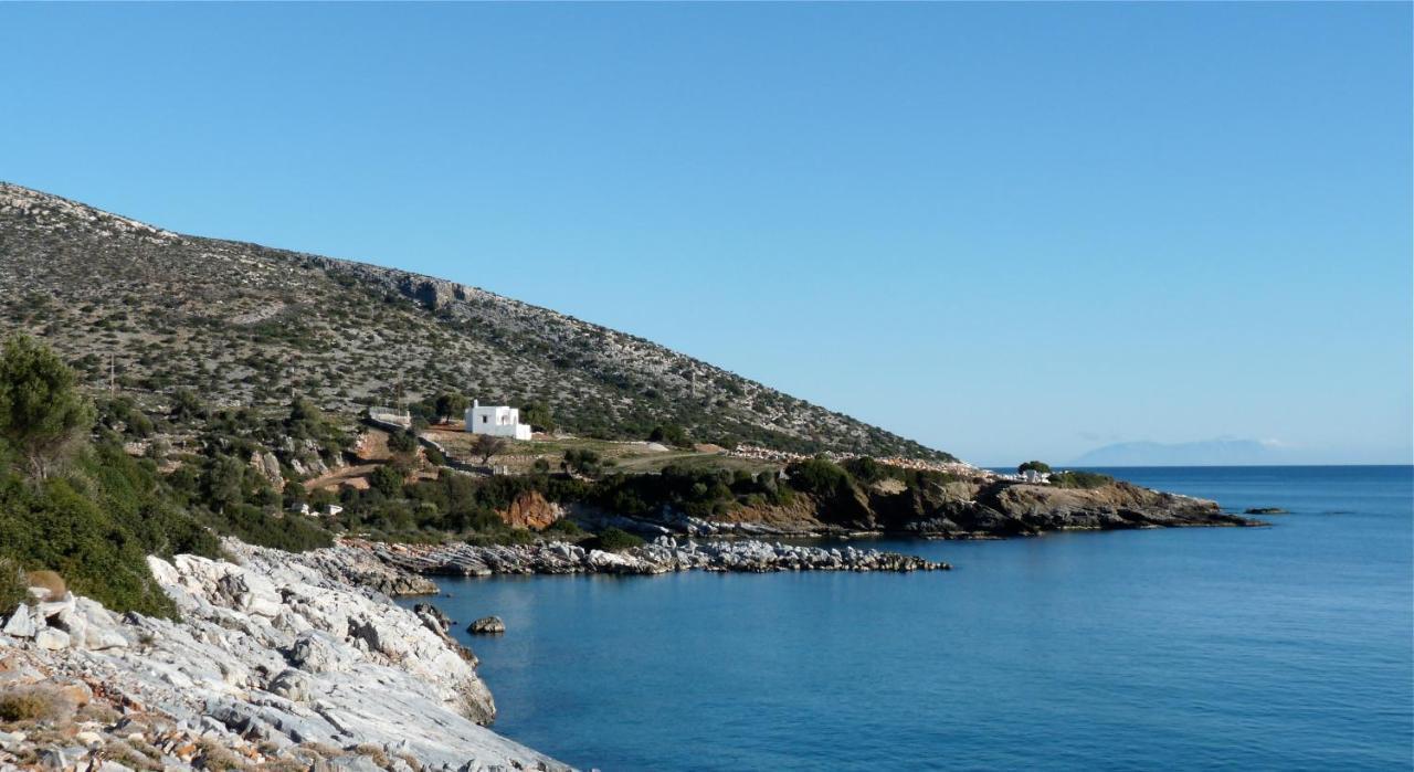 Traditional Stone-built Azalas Moutsoúna