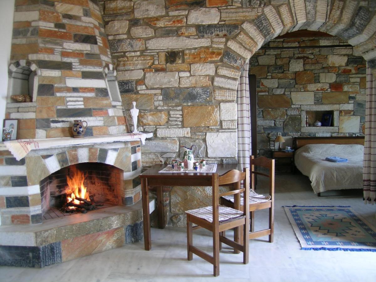 Traditional Stone-built Azalas Appartement