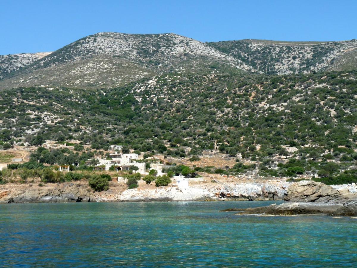 Traditional Stone-built Azalas Moutsoúna