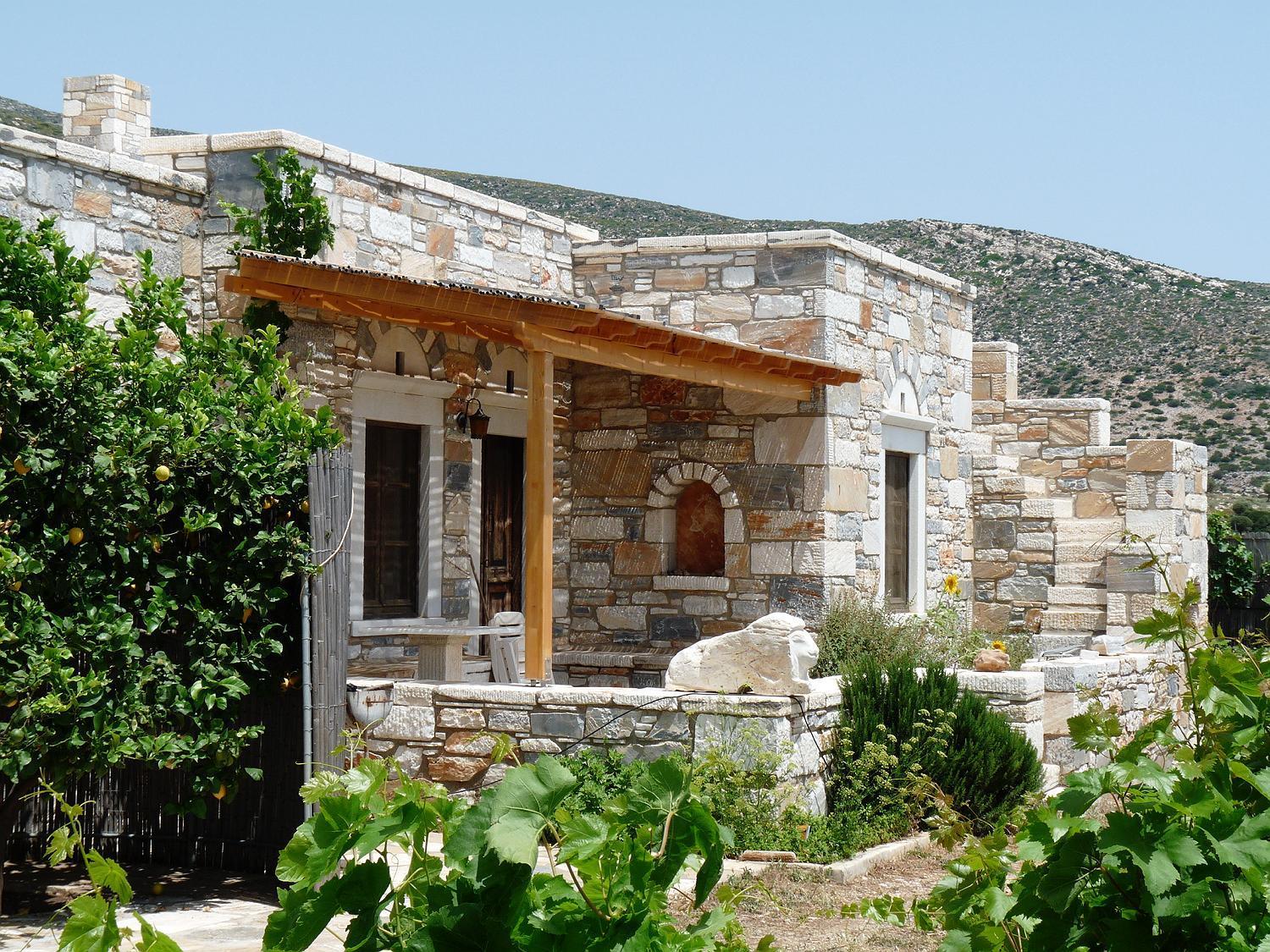 Traditional Stone-built Azalas Moutsoúna